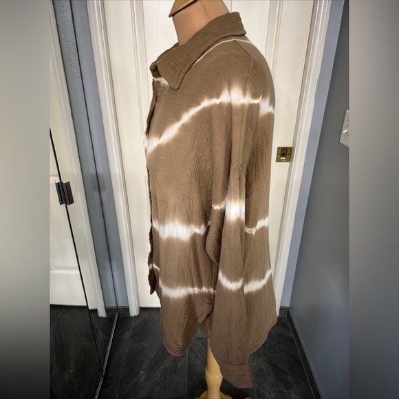 The Porter Collective Guaze Button Up Shirt - Picture 4 of 6